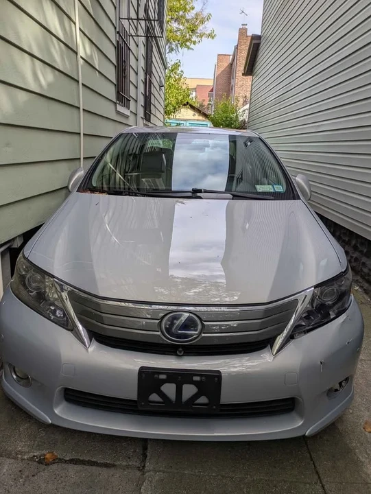 2010 Lexus HS - Image 2 of 3