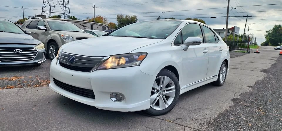 2010 Lexus HS - Image 2 of 19