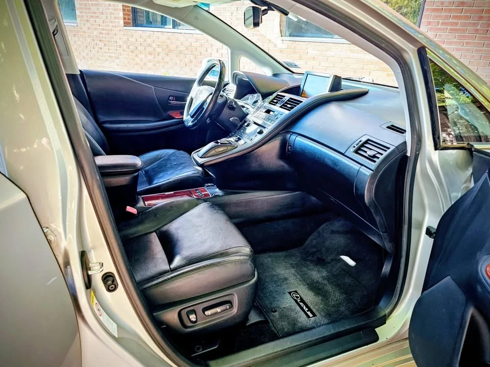 2010 Lexus HS - Image 6 of 13