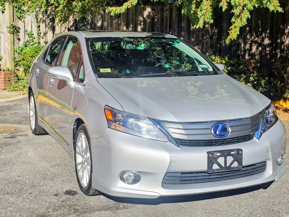 2010 Lexus HS - Image 2 of 13