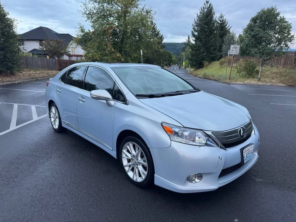 2010 Lexus HS - Image 2 of 12