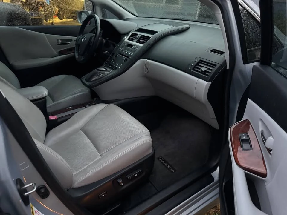 2010 Lexus HS - Image 10 of 12