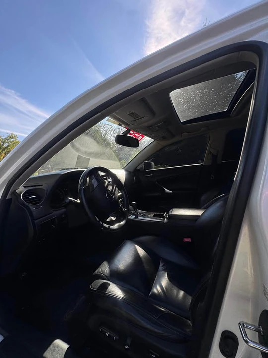 2010 Lexus IS 2nd Gen - Image 6 of 11