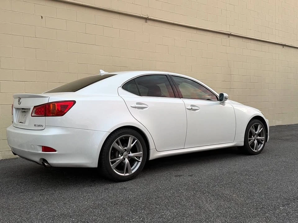 2010 Lexus IS 2nd Gen - Image 18 of 20