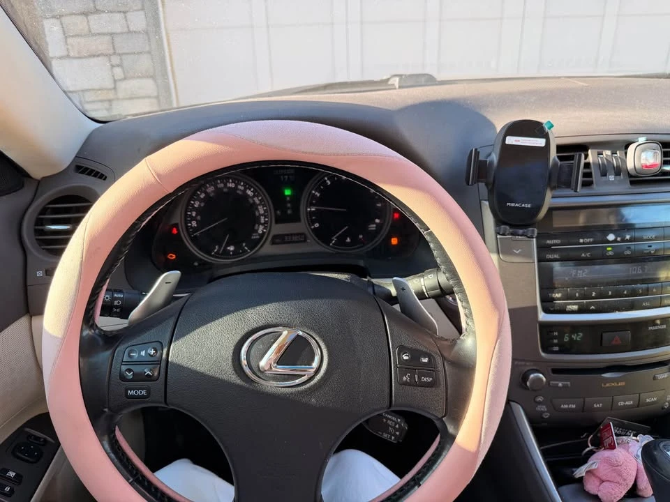 2010 Lexus IS 2nd Gen - Image 5 of 7