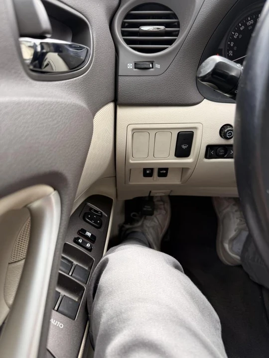2010 Lexus IS 2nd Gen - Image 14 of 16