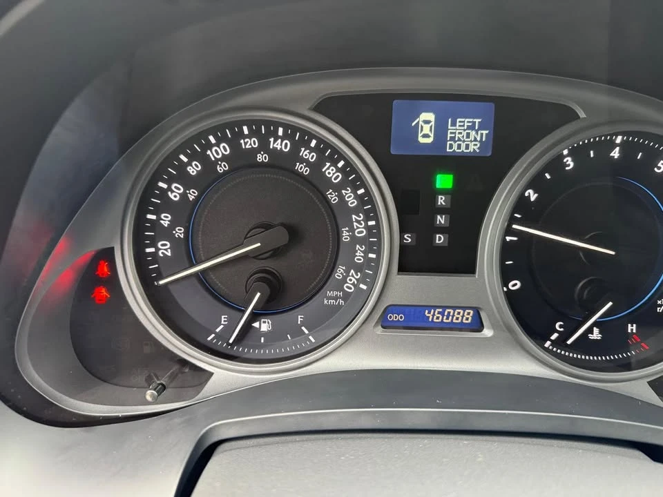 2010 Lexus IS 2nd Gen - Image 5 of 15
