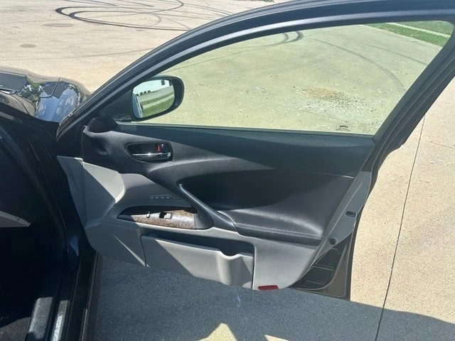 2010 Lexus IS 2nd Gen - Image 15 of 20