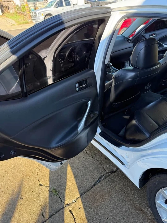 2010 Lexus IS 2nd Gen - Image 14 of 17