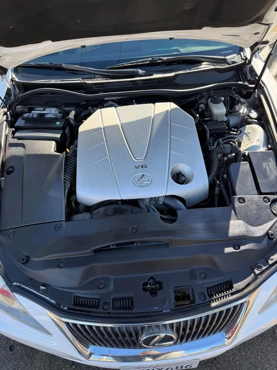 2010 Lexus IS 2nd Gen - Image 8 of 17