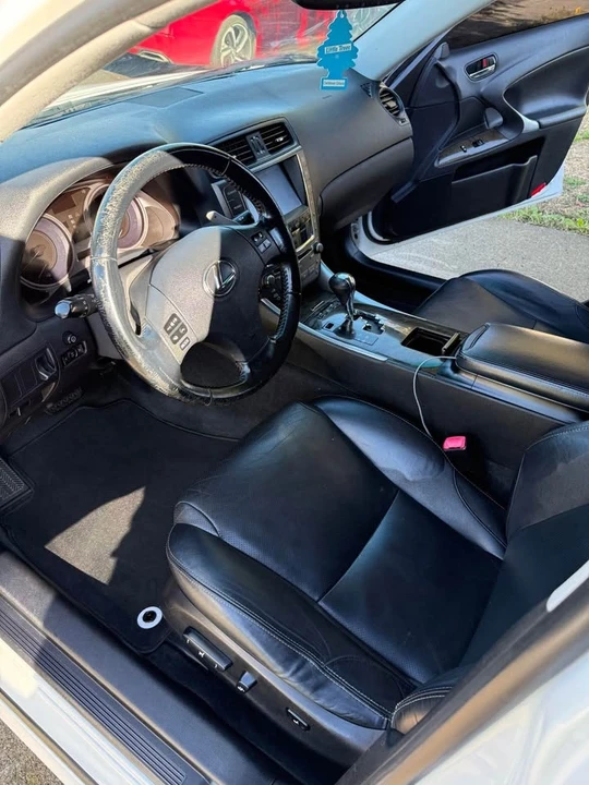 2010 Lexus IS 2nd Gen - Image 11 of 17