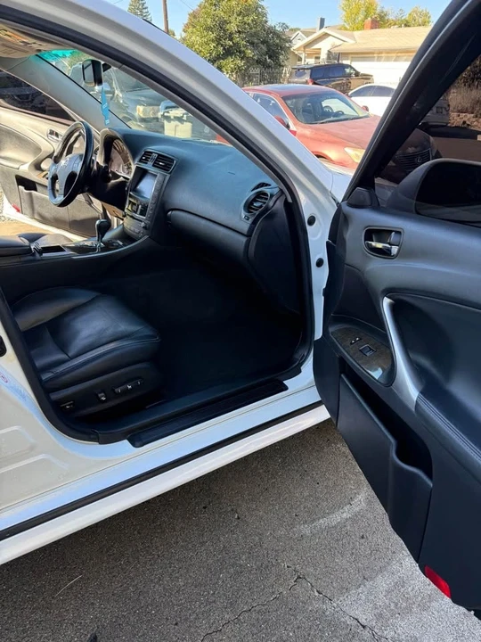 2010 Lexus IS 2nd Gen - Image 16 of 17
