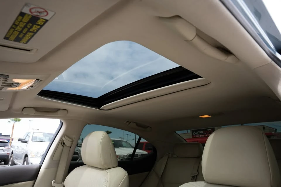 2010 Lexus IS 2nd Gen - Image 16 of 19