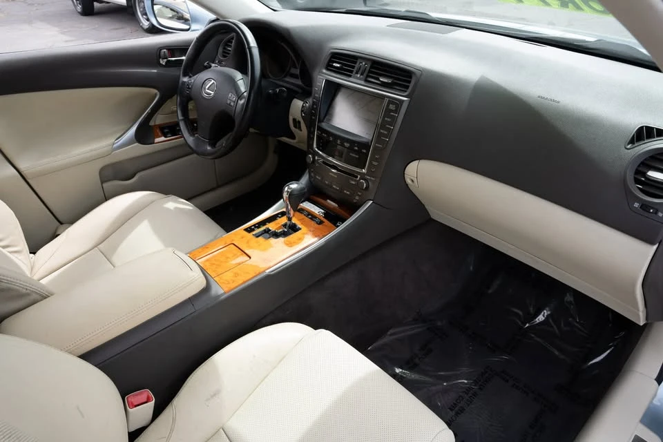 2010 Lexus IS 2nd Gen - Image 18 of 19