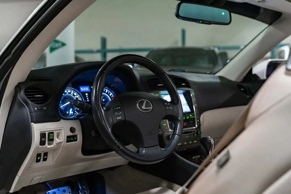 2010 Lexus IS 2nd Gen - Image 16 of 20