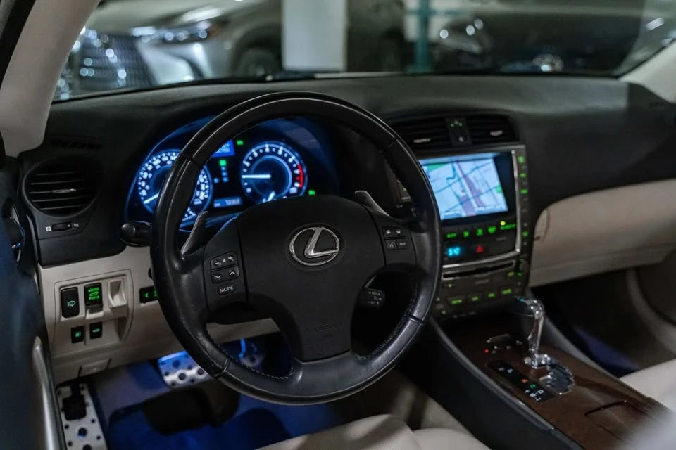 2010 Lexus IS 2nd Gen - Image 15 of 20
