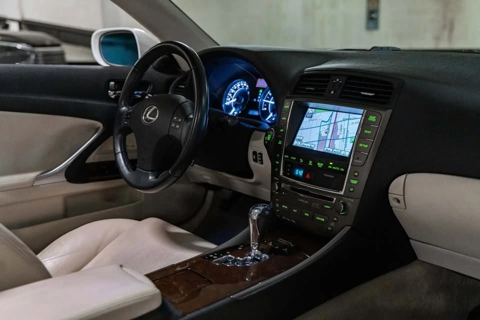 2010 Lexus IS 2nd Gen - Image 17 of 20