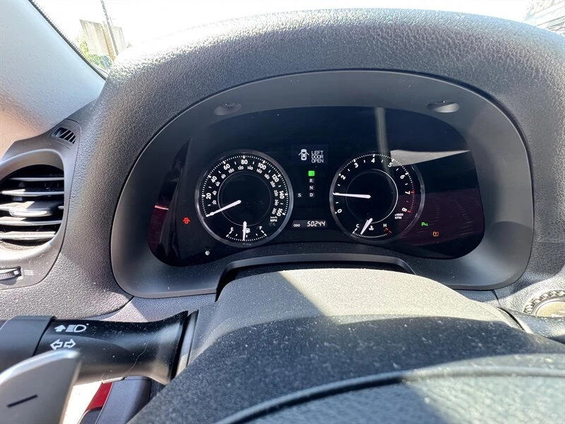 2010 Lexus IS 2nd Gen - Image 19 of 20