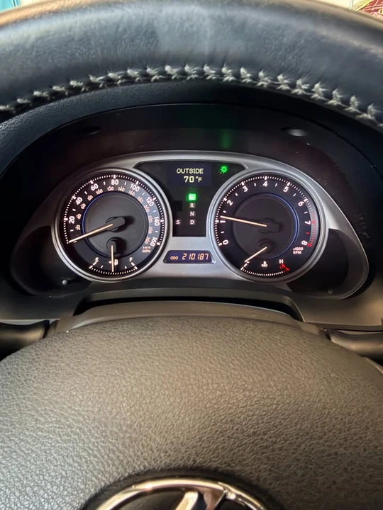 2010 Lexus IS 2nd Gen - Image 6 of 9