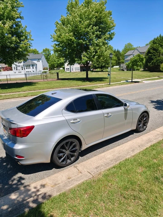 2010 Lexus IS 2nd Gen - Image 9 of 19