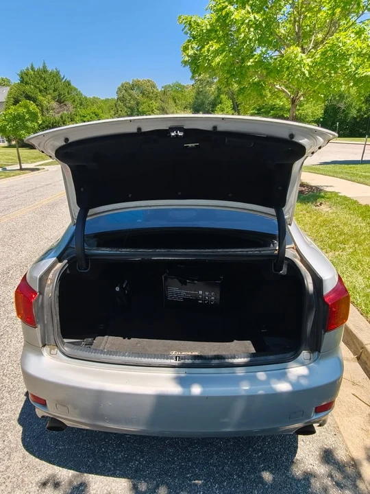 2010 Lexus IS 2nd Gen - Image 18 of 19
