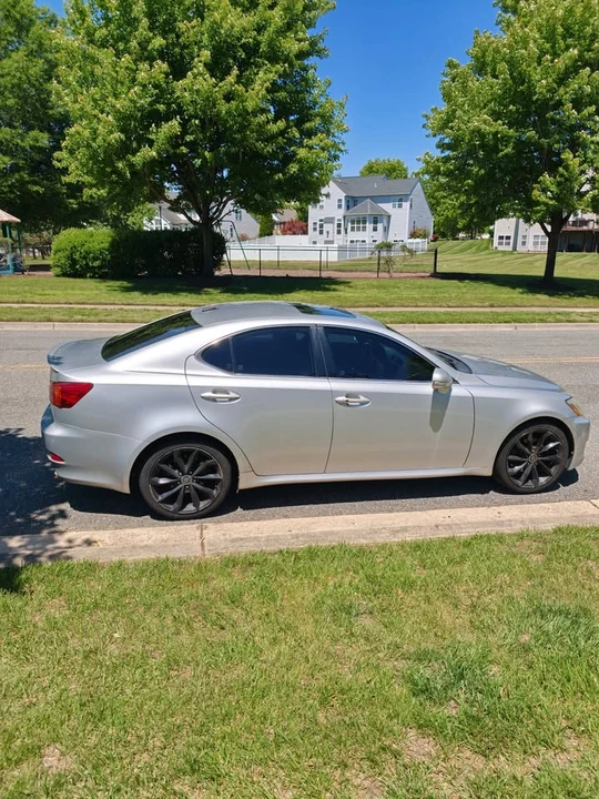 2010 Lexus IS 2nd Gen - Image 11 of 19