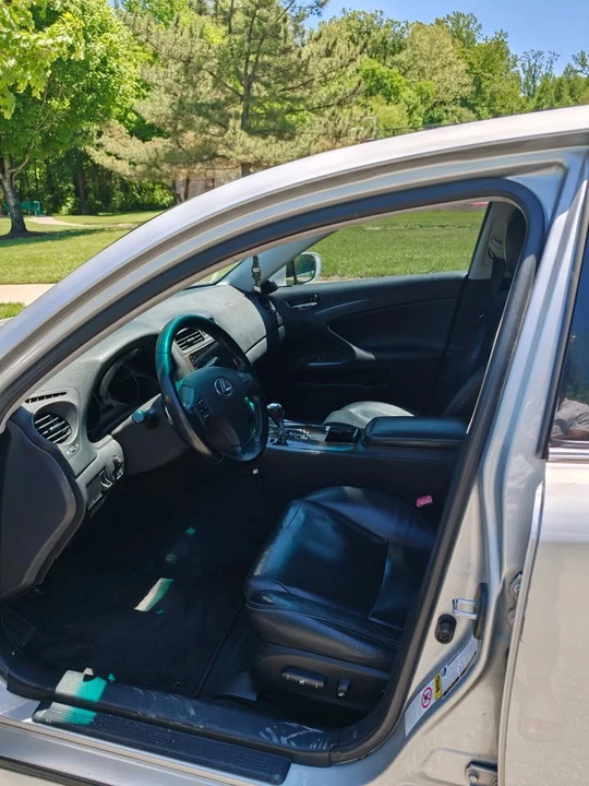 2010 Lexus IS 2nd Gen - Image 16 of 19