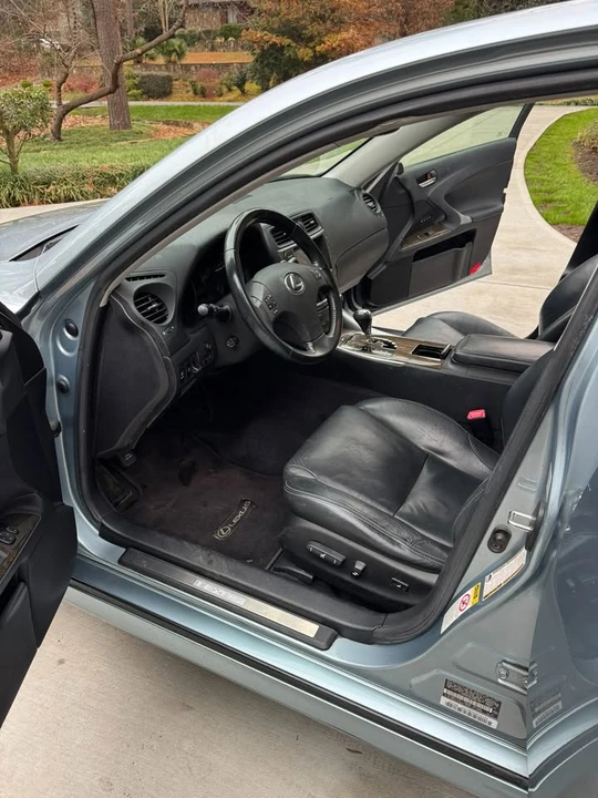 2010 Lexus IS 2nd Gen - Image 9 of 18