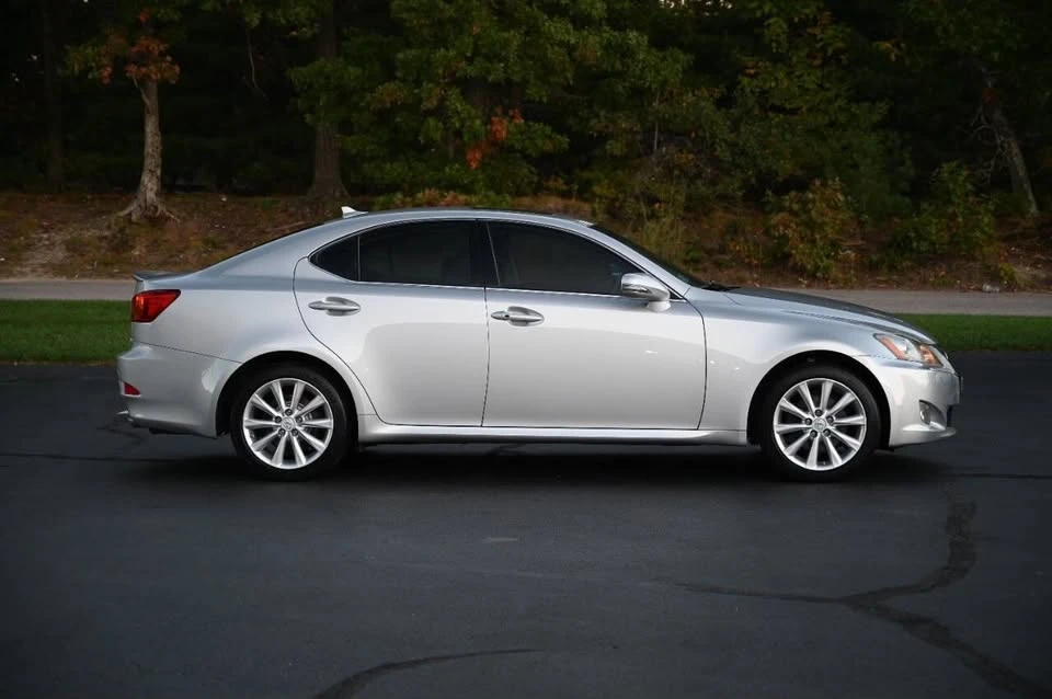 2010 Lexus IS 2nd Gen - Image 19 of 20