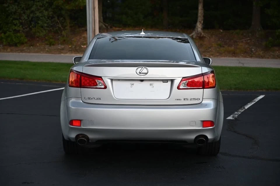 2010 Lexus IS 2nd Gen - Image 18 of 20