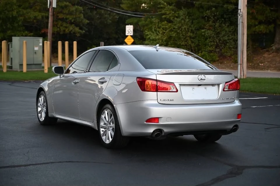 2010 Lexus IS 2nd Gen - Image 17 of 20