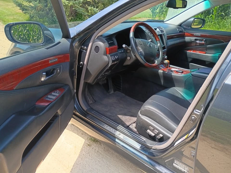 2010 Lexus LS 4th Gen - Image 5 of 9