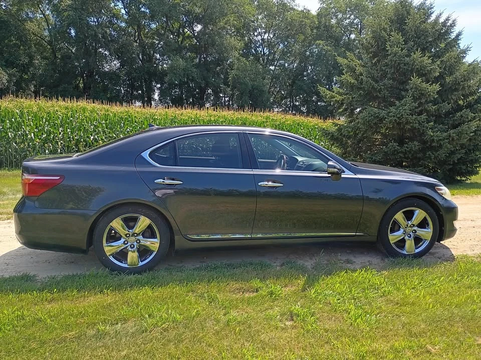 2010 Lexus LS 4th Gen - Image 4 of 9