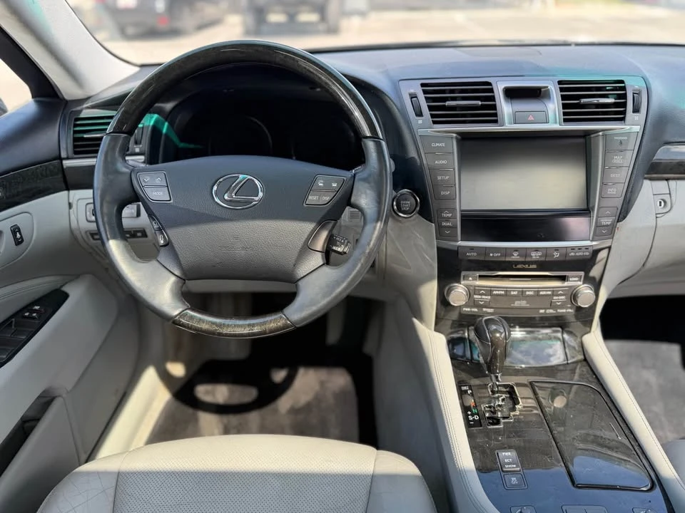 2010 Lexus LS 4th Gen - Image 13 of 14