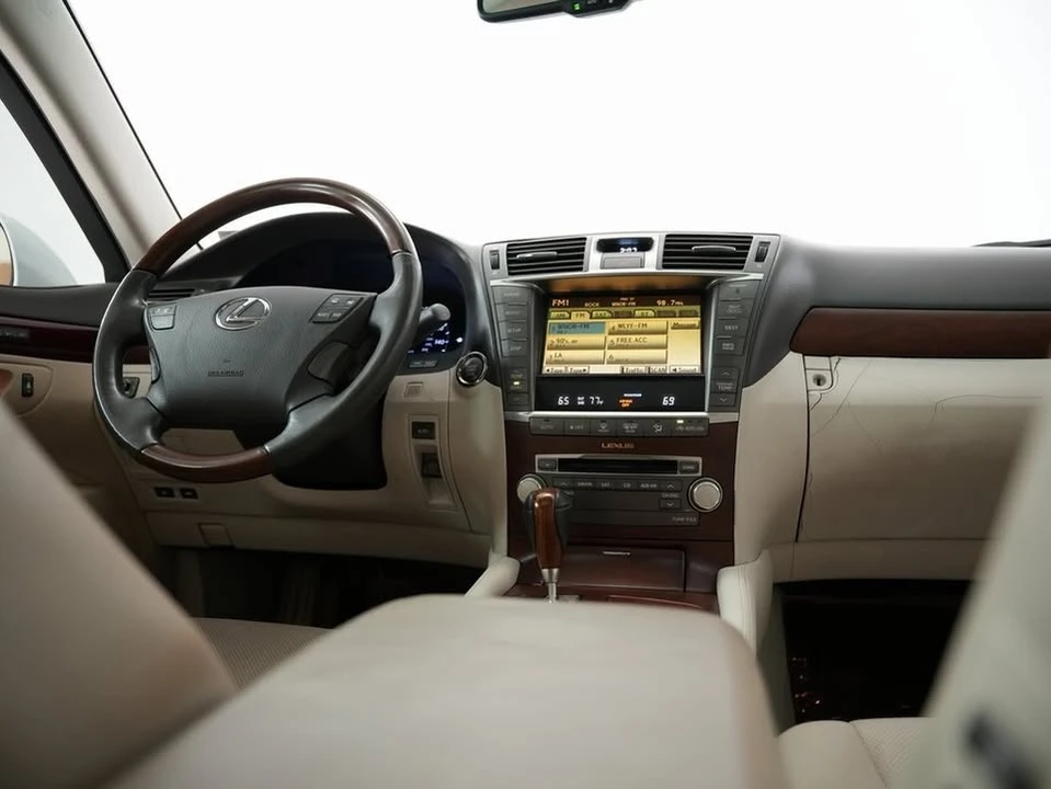 2010 Lexus LS 4th Gen - Image 10 of 20