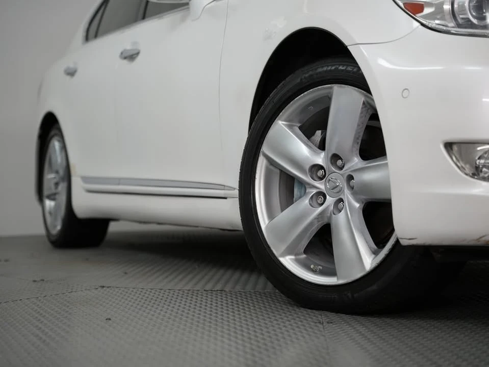 2010 Lexus LS 4th Gen - Image 19 of 20