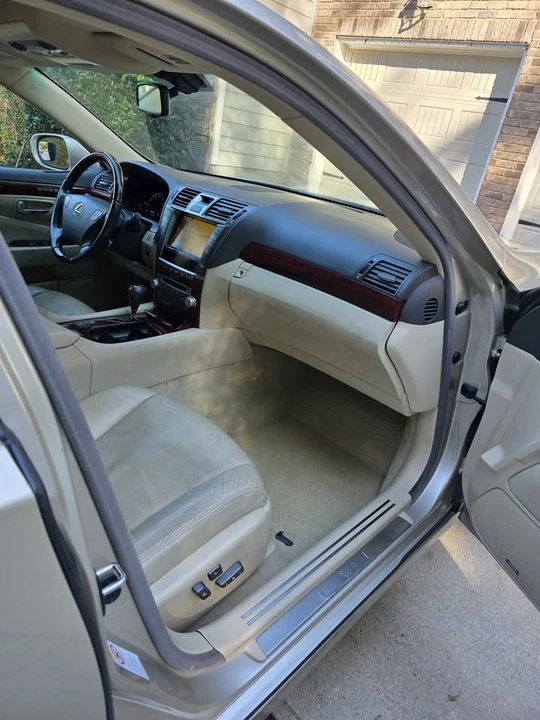 2010 Lexus LS 4th Gen - Image 10 of 16