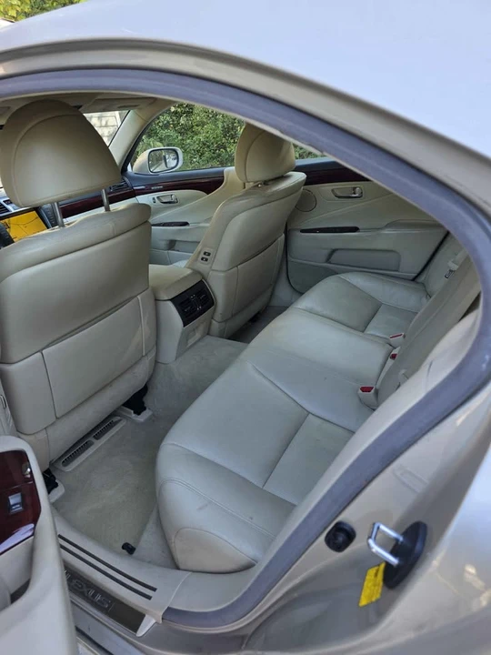2010 Lexus LS 4th Gen - Image 14 of 16
