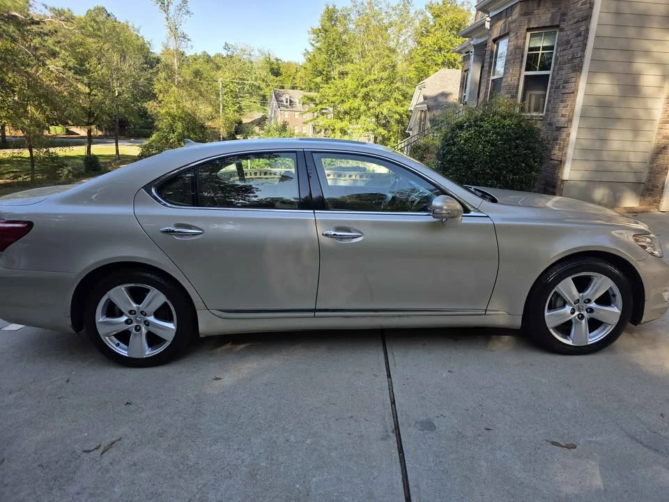 2010 Lexus LS 4th Gen - Image 4 of 16