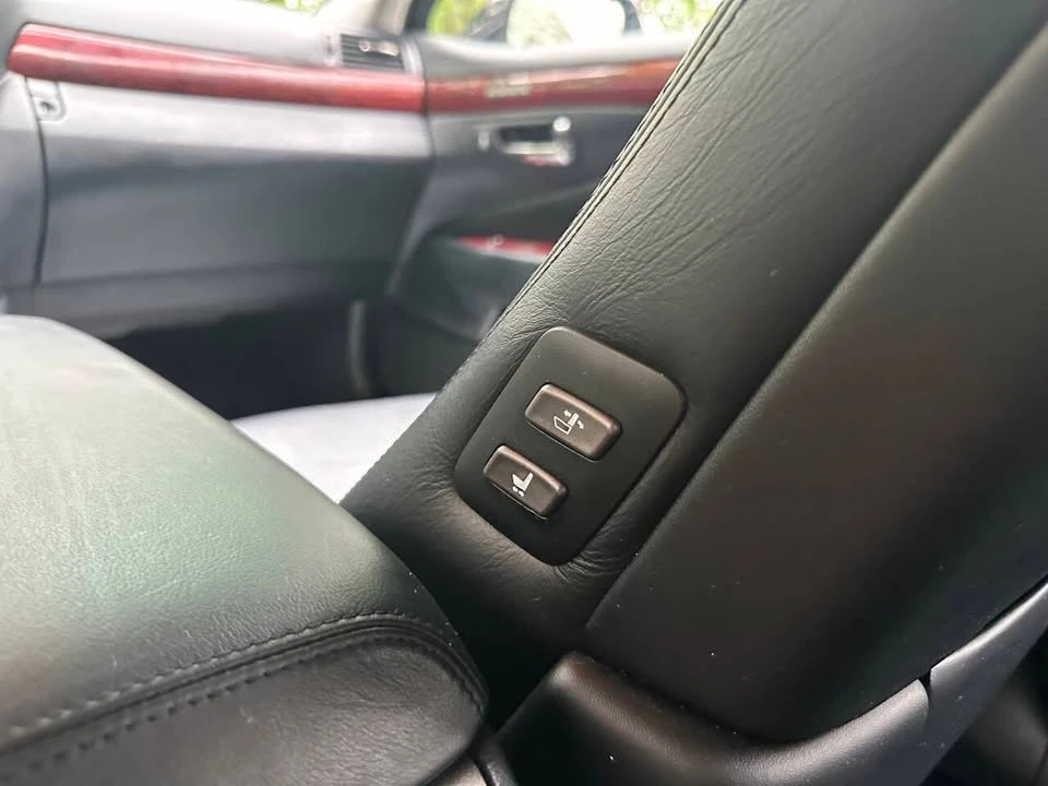 2010 Lexus LS 4th Gen - Image 10 of 11
