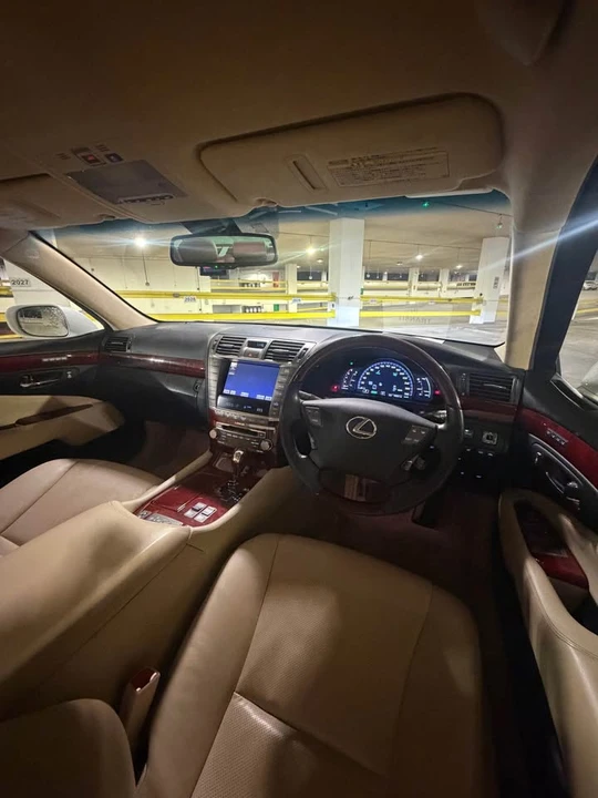 2010 Lexus LS 4th Gen - Image 8 of 17