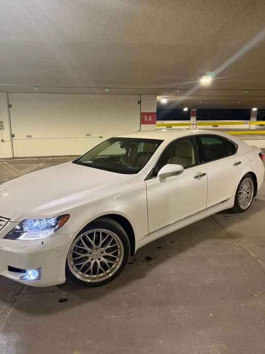 2010 Lexus LS 4th Gen - Image 14 of 17