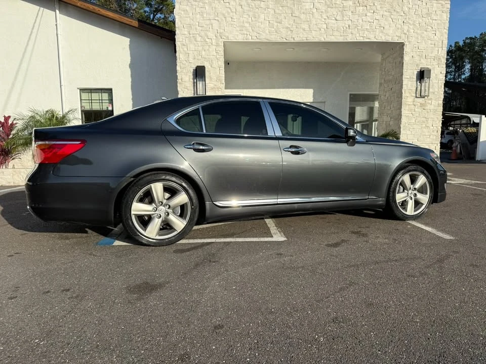 2010 Lexus LS 4th Gen - Image 17 of 20