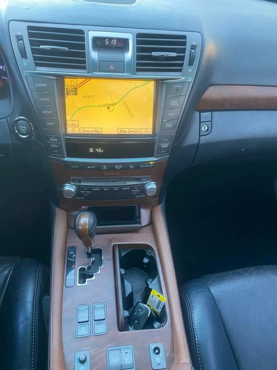 2010 Lexus LS 4th Gen - Image 13 of 17