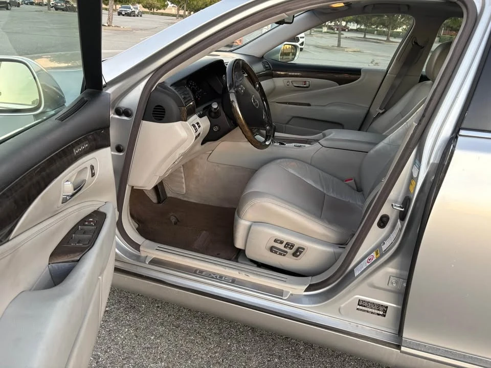 2010 Lexus LS 4th Gen - Image 18 of 18