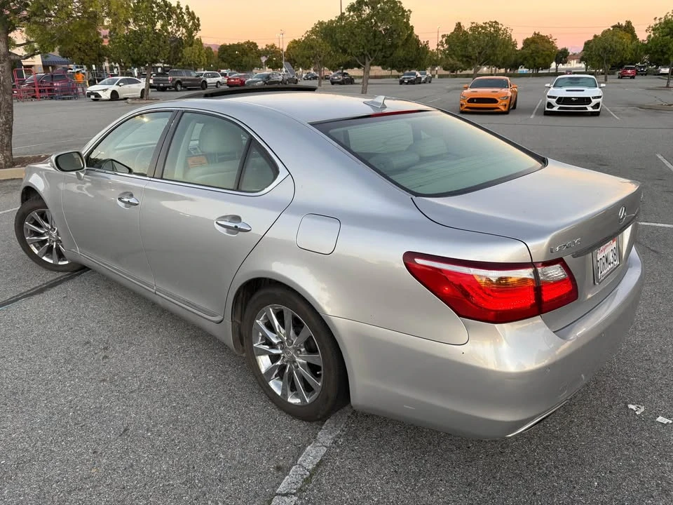 2010 Lexus LS 4th Gen - Image 9 of 18