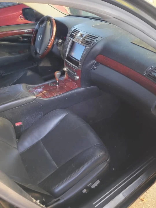 2010 Lexus LS 4th Gen - Image 14 of 18