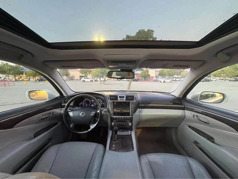 2010 Lexus LS 4th Gen - Image 17 of 18