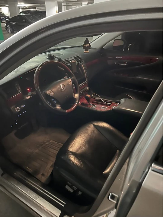 2010 Lexus LS 4th Gen - Image 3 of 5