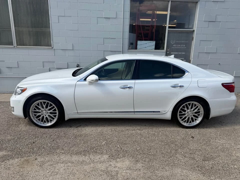 2010 Lexus LS - Image 2 of 12